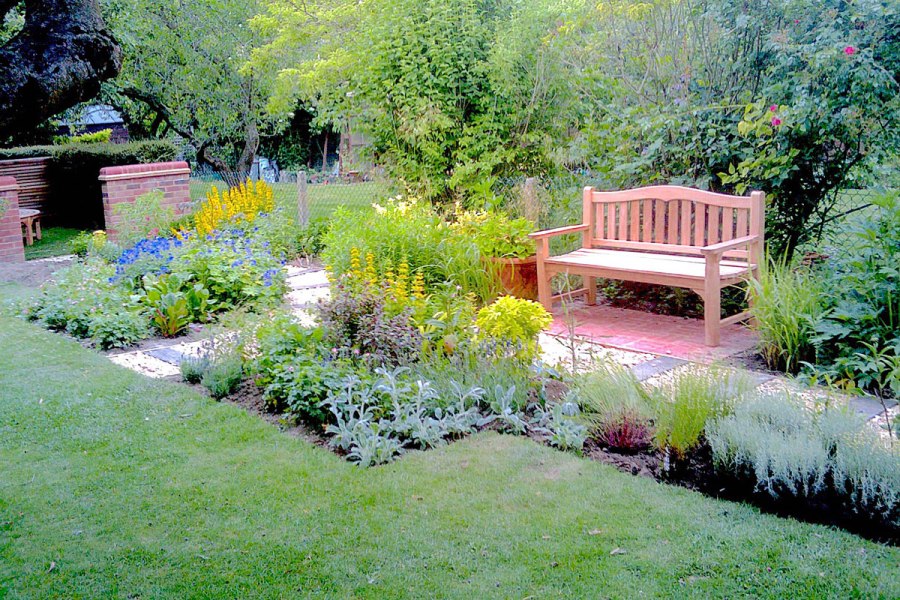 Cambridge tranquil rear garden design and landscape